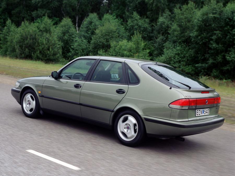  Saab 900 S 1993 года  (фото 2 из 19)
